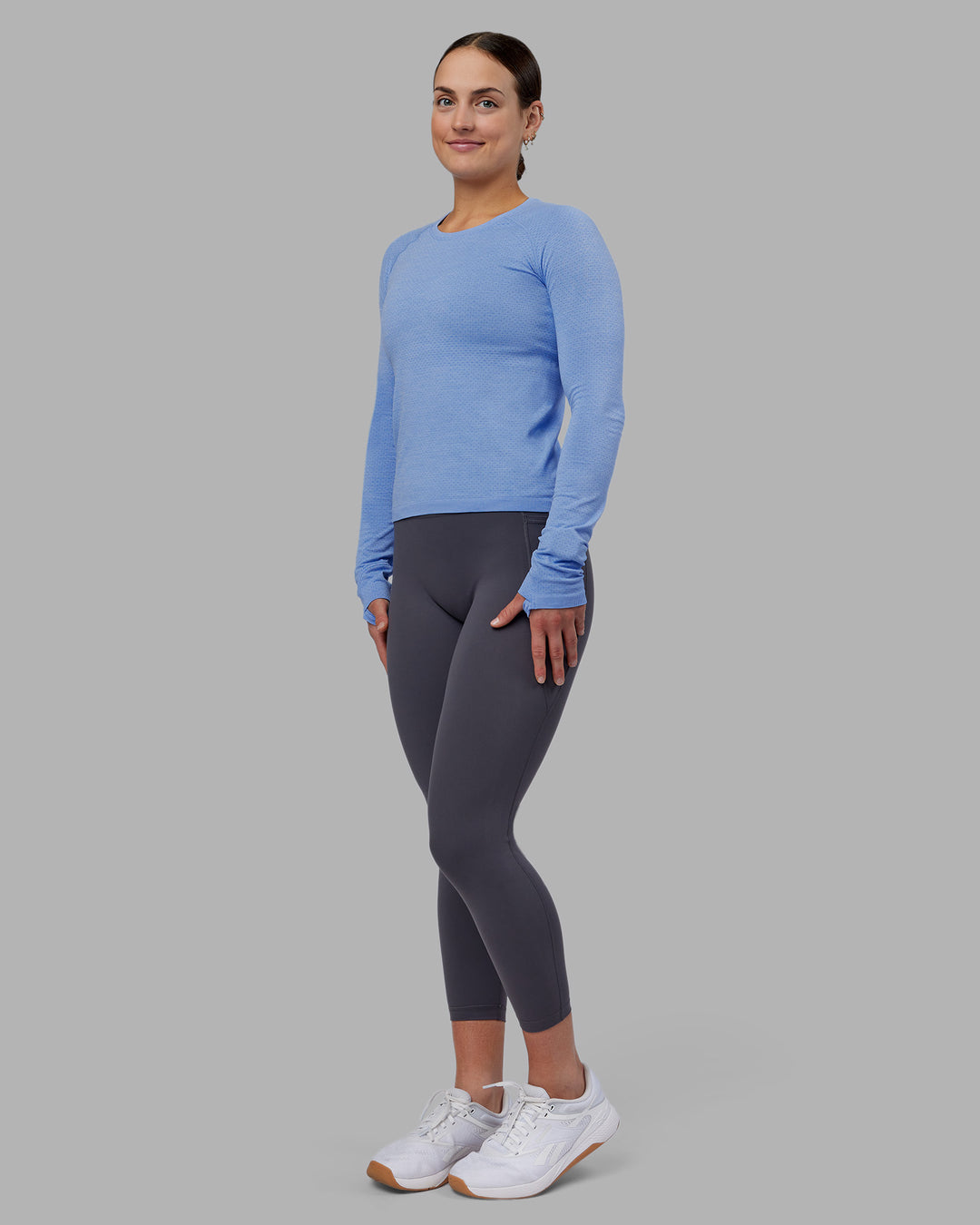 Woman wearing AeroFLX+ Seamless Long Sleeve Tee - Cornflower Blue Marl | Model:Keisha | Size:S