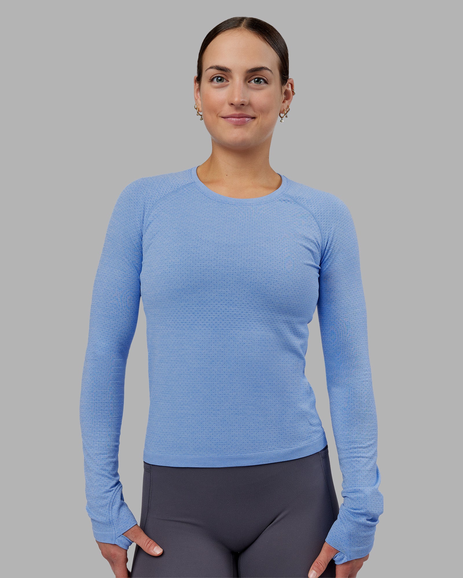 Woman wearing AeroFLX+ Seamless Long Sleeve Tee - Cornflower Blue Marl | Model:Keisha | Size:S