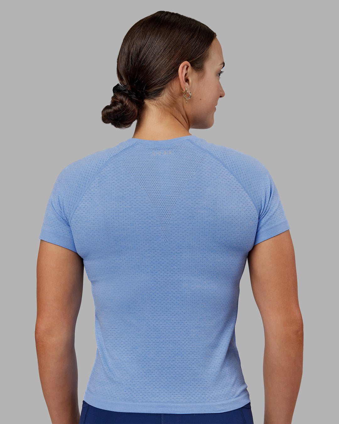 Woman wearing AeroFLX+ Seamless Tee - Cornflower Blue/Cornflower Blue | Model:Keisha | Size:S