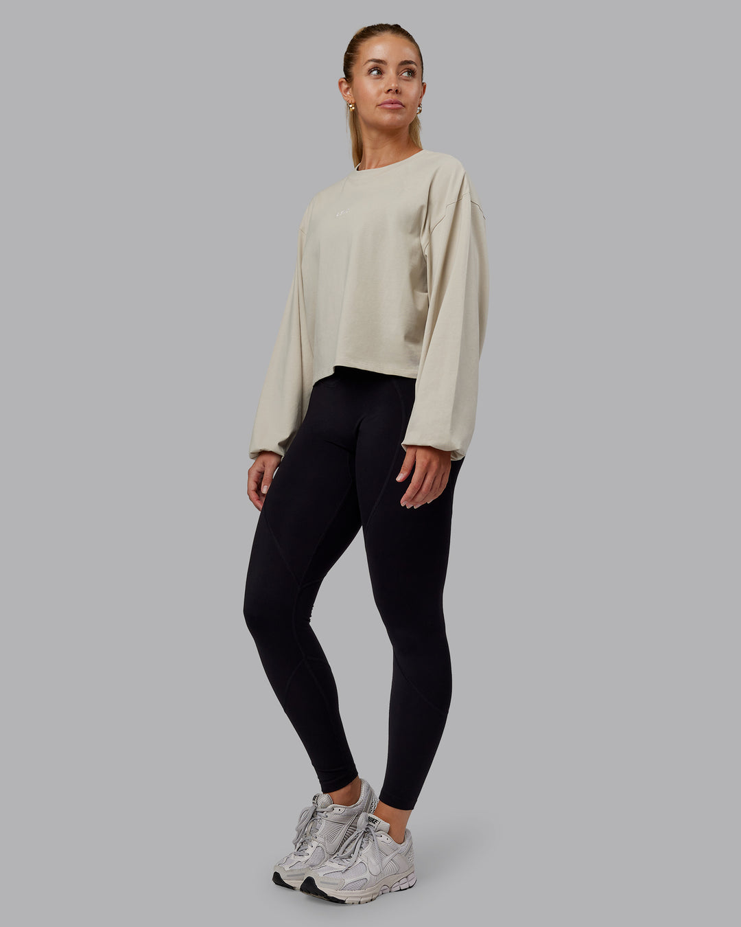 Woman wearing Go-To Balloon Sleeve FLXCotton Tee - Shale Beige | Model:Hannah | Size:S