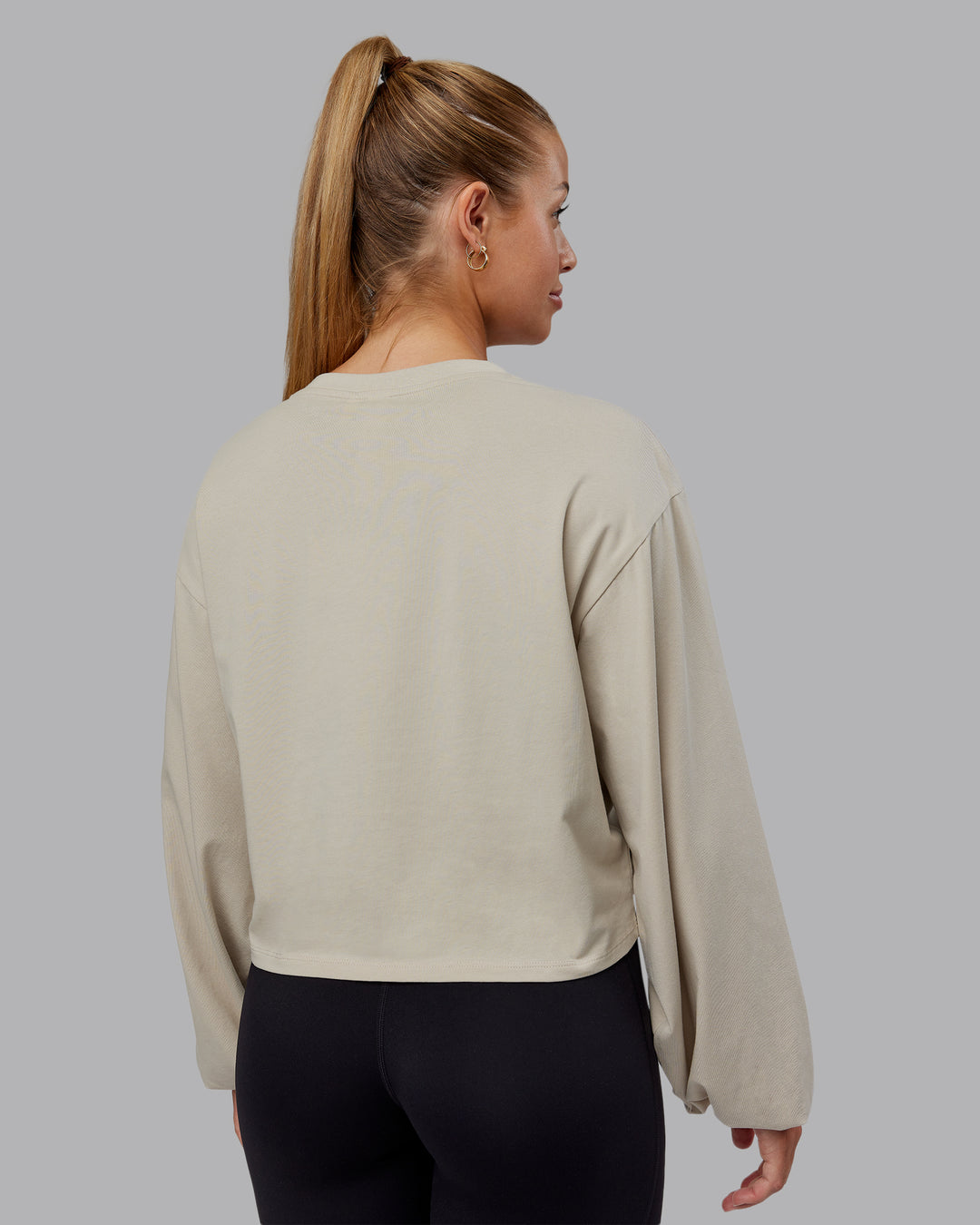 Woman wearing Go-To Balloon Sleeve FLXCotton Tee - Shale Beige | Model:Hannah | Size:S