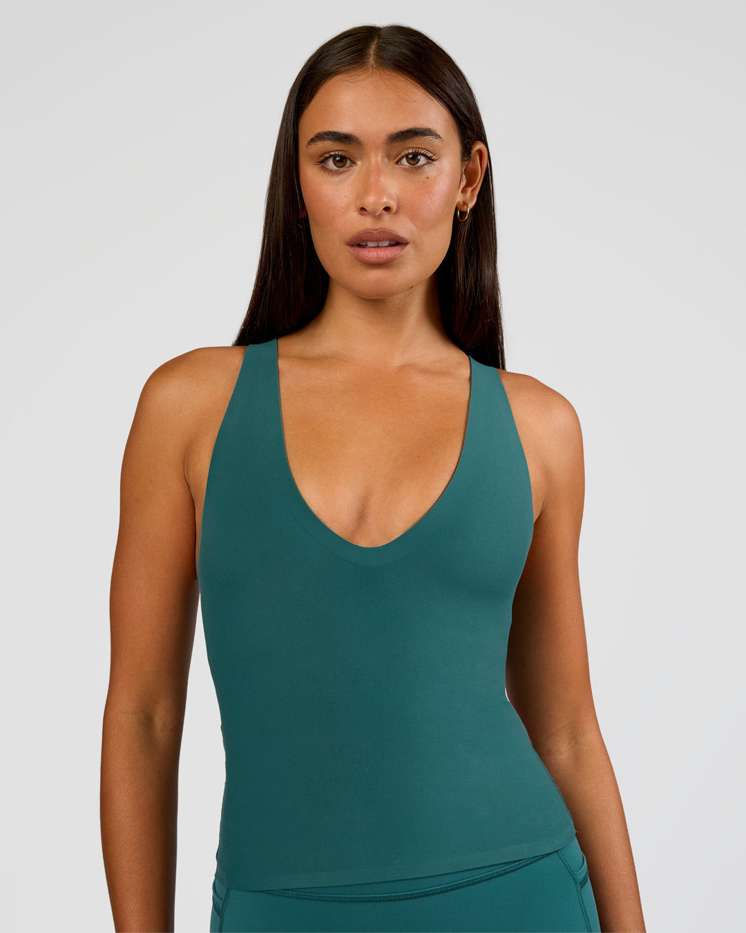 Woman wearing Bend &amp; FLX Plunge Tank - Transformative Teal | Model:Ruby | Size:S