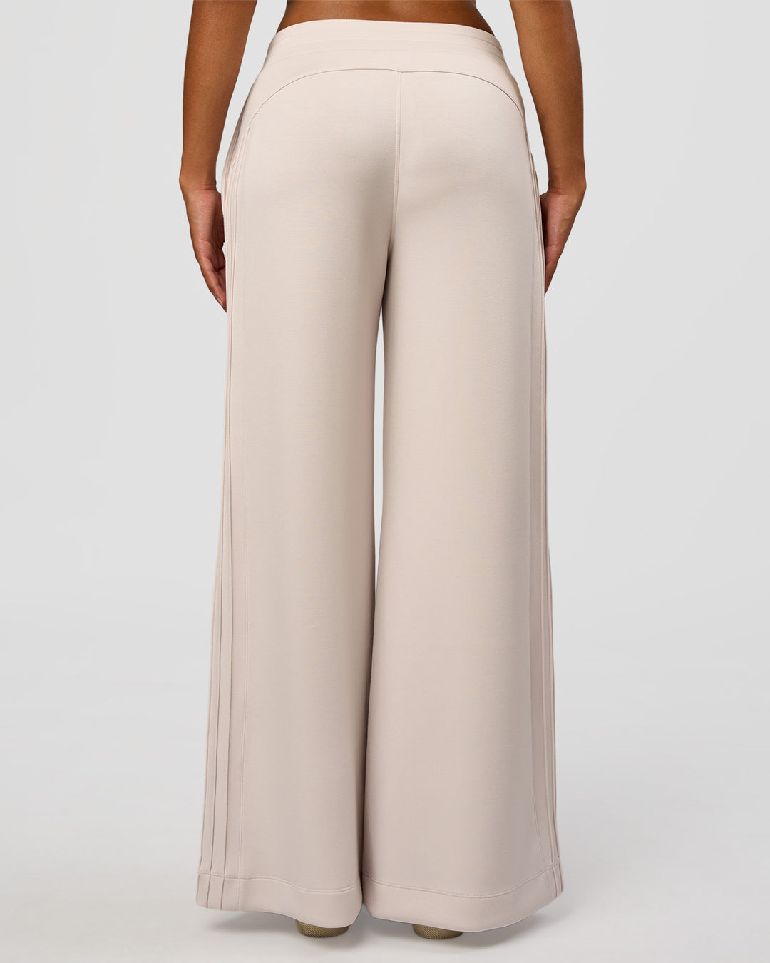 Woman wearing CF Elevate SoftTouch Pintuck Wide Leg Pant - Hot Chocolate | Model:Jordan | Size:S