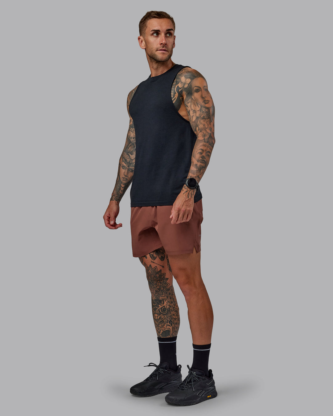 Man wearing Challenger 6&quot; Performance Short in Mahogany | Size:S