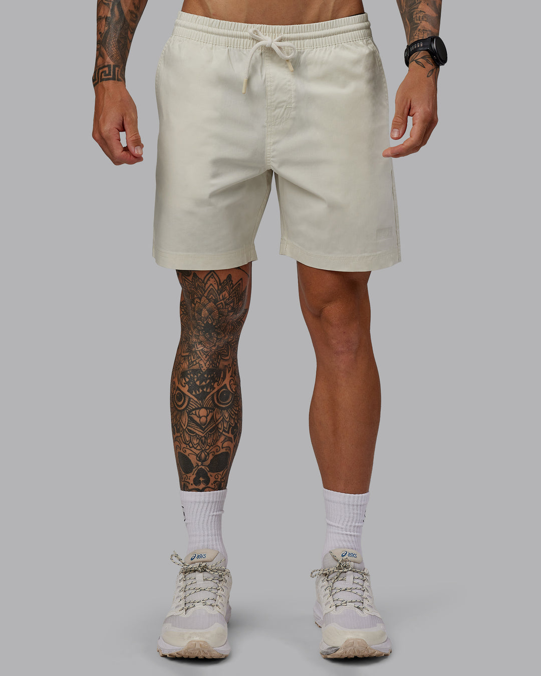 Man wearing Daily 7&quot; Short - Bone | Model:Tommy | Size:S
