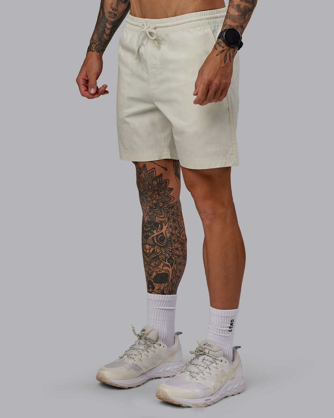 Man wearing Daily 7&quot; Short - Bone | Model:Tommy | Size:S