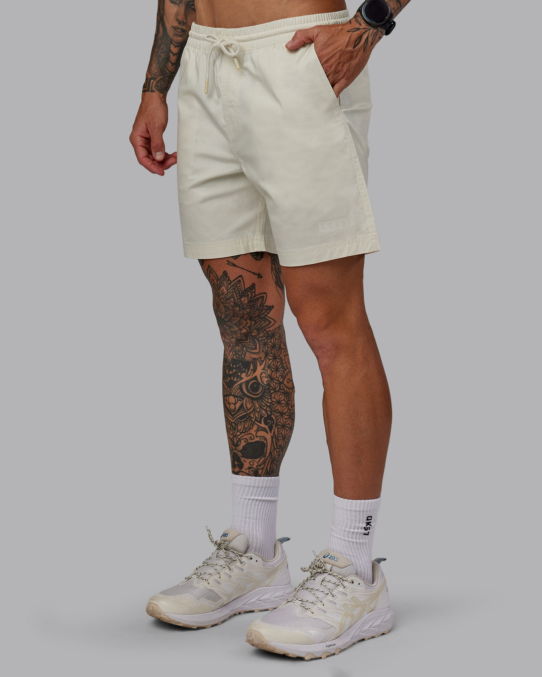 Man wearing Daily 7&quot; Short - Bone | Model:Tommy | Size:S