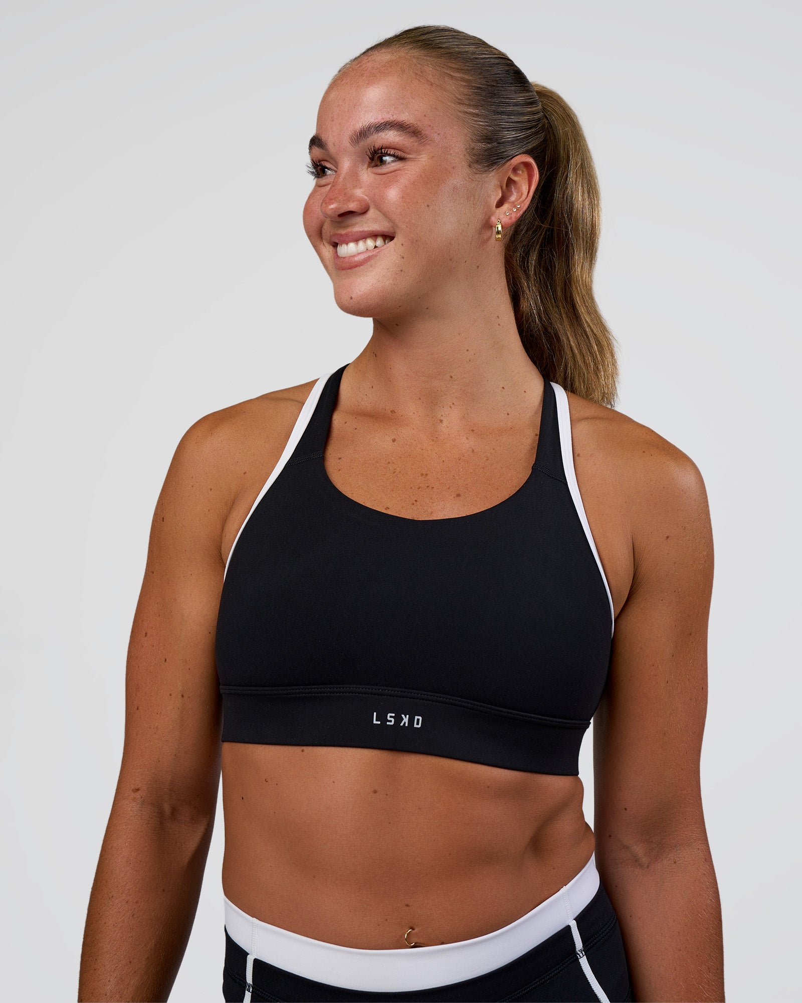 Woman wearing Distinction Sports Bra 2.0 - Black-White | Model:Sav | Size:S