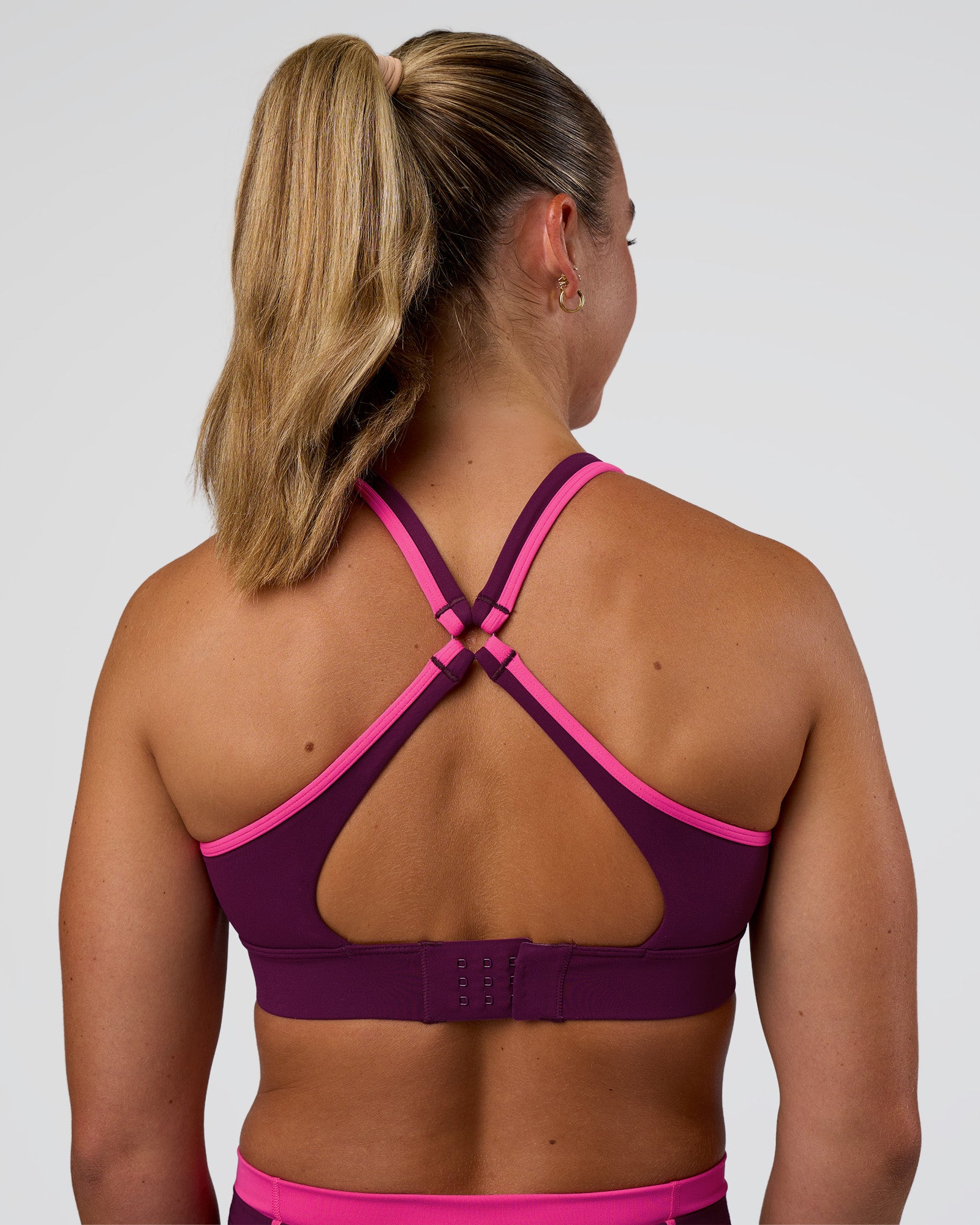 Woman wearing Distinction Sports Bra 2.0 - Plum Caspia-Ultra Pink | Model:Sav | Size:S