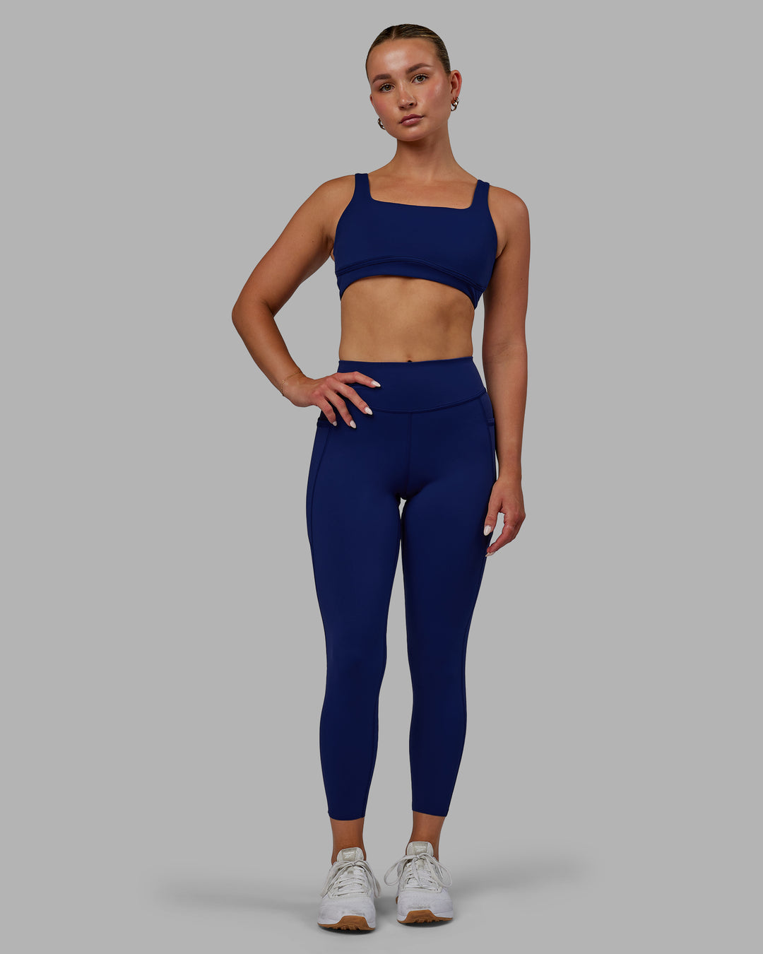 Woman wearing Elite High-Rise 7/8 Legging Pockets - Midnight Blue