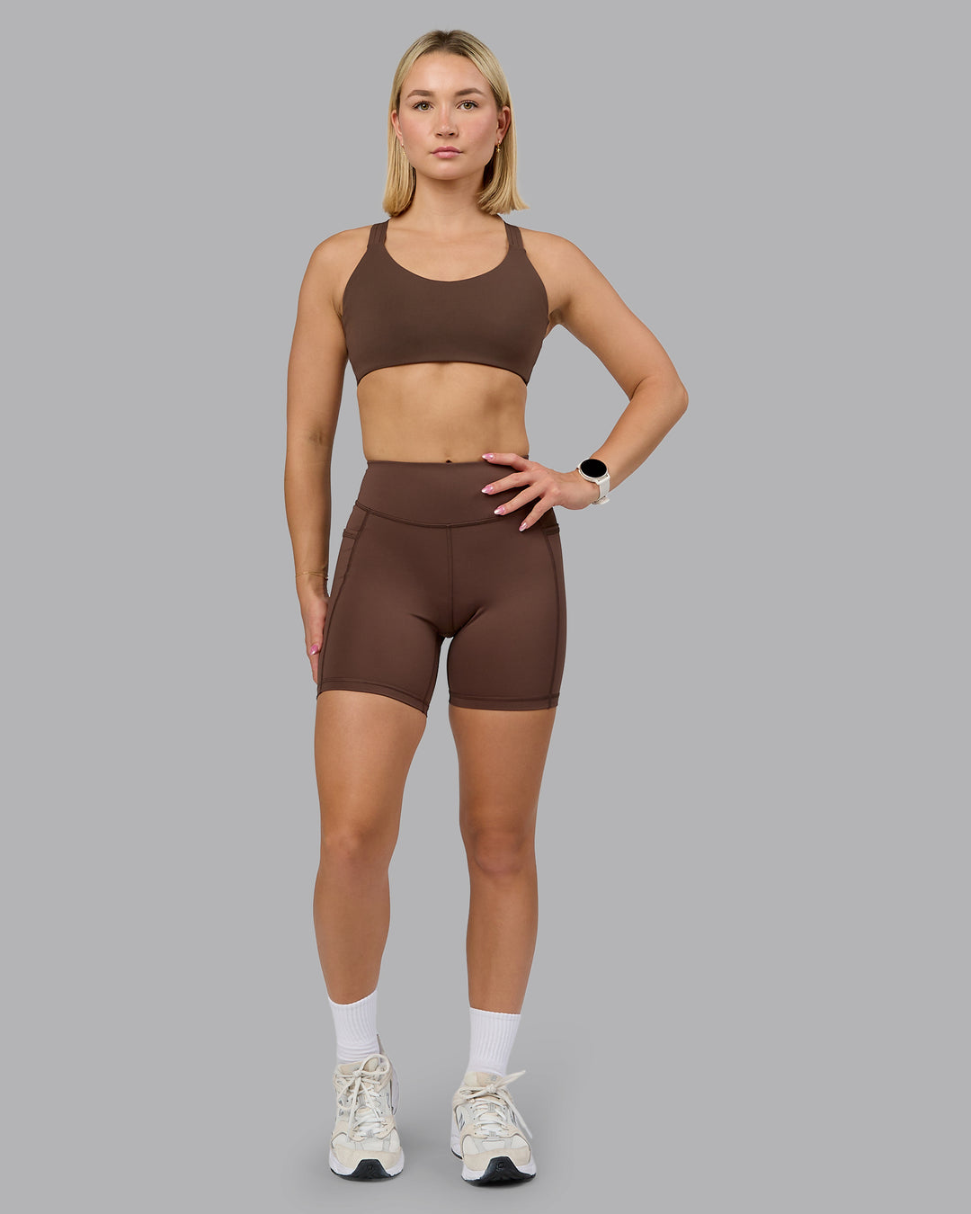 Woman wearing Elite High-Rise 6&quot; Short Pockets - Chocolate Martini | Model: Halle | Size:S