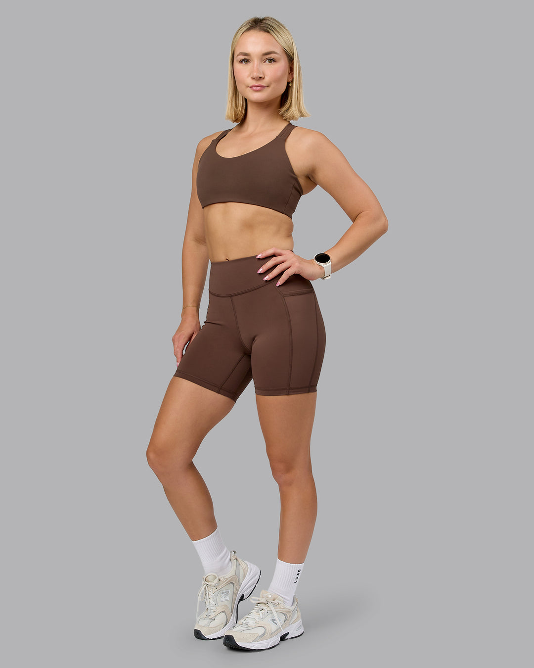 Woman wearing Elite High-Rise 6&quot; Short Pockets - Chocolate Martini | Model: Halle | Size:S
