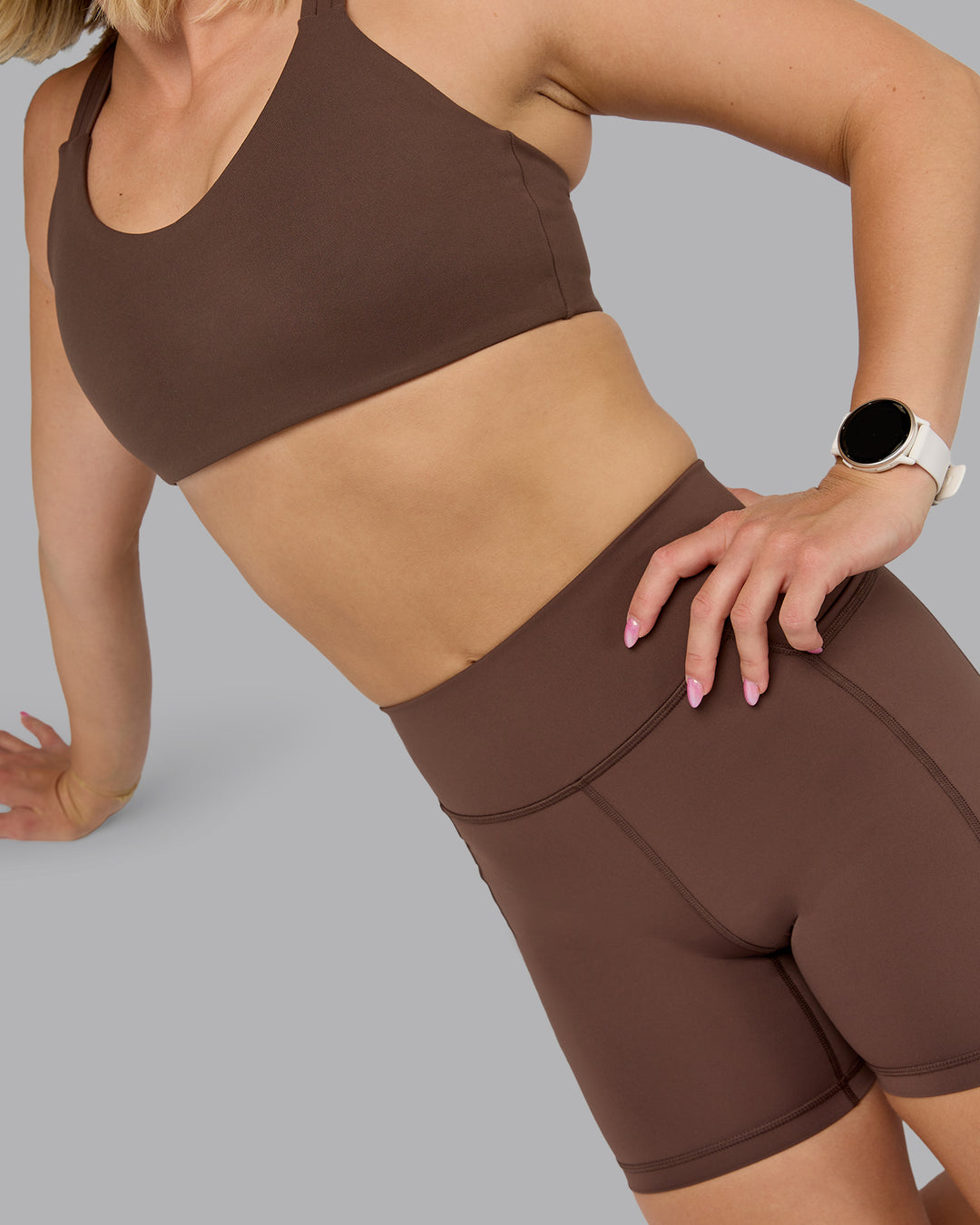 Woman wearing Elite High-Rise 6&quot; Short Pockets - Chocolate Martini | Model: Halle | Size:S