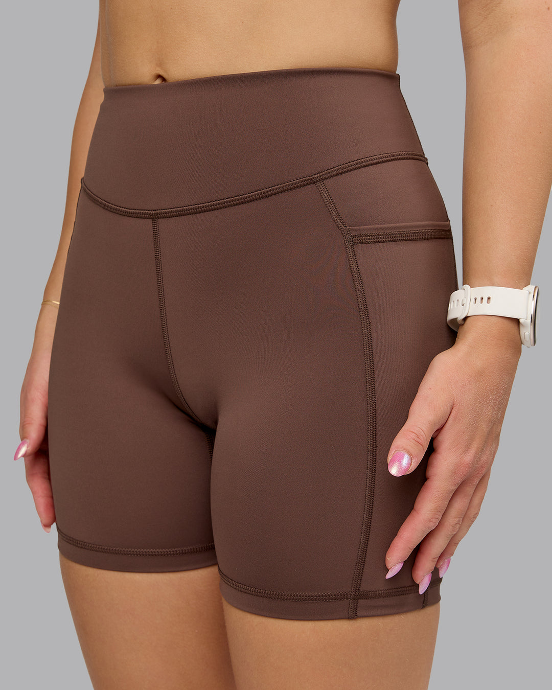 Woman wearing Elite High-Rise 6&quot; Short Pockets - Chocolate Martini | Model: Halle | Size:S