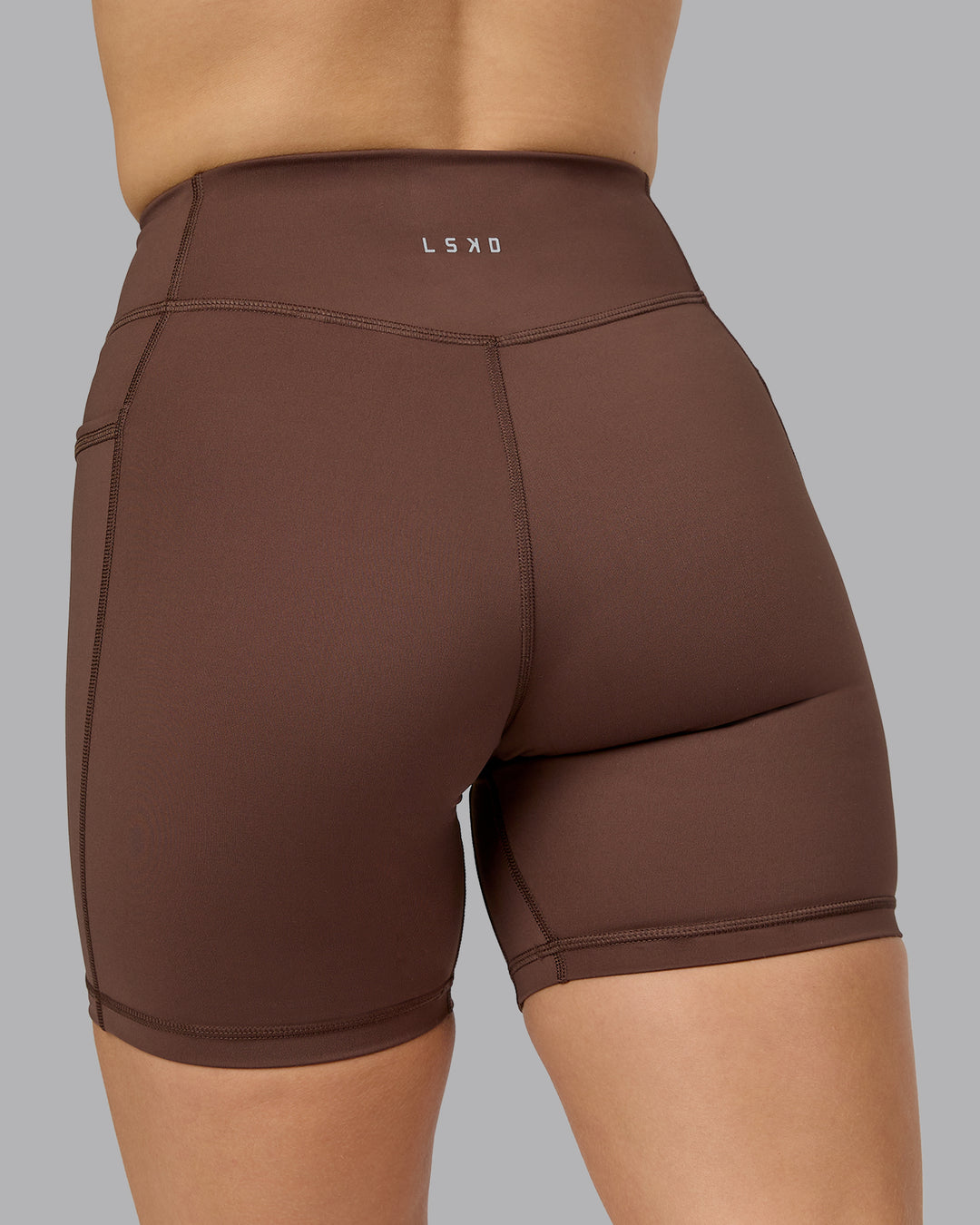 Woman wearing Elite High-Rise 6&quot; Short Pockets - Chocolate Martini | Model: Halle | Size:S