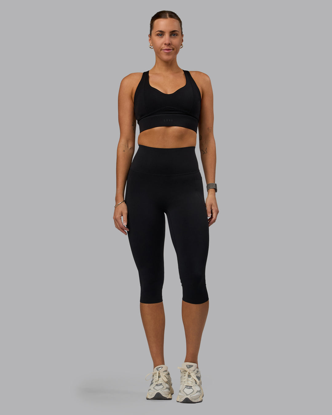 Woman wearing Elixir Ultra High-Rise 3/4 Legging Pockets - Black | Model:Shae | Size:S