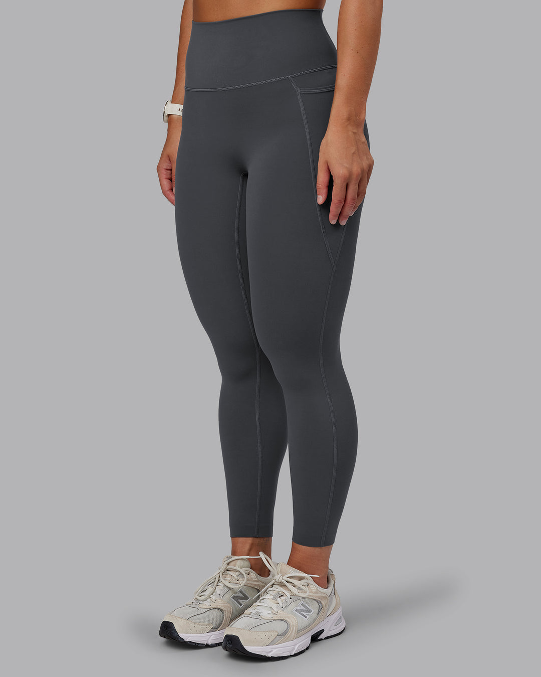Woman wearing Elixir Ultra High-Rise 7/8 Legging Pockets - Dark Storm | Model:Lyss | Size:S