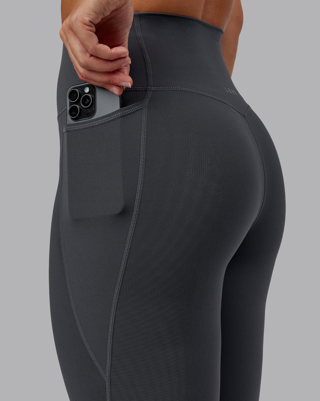 Woman wearing Elixir Ultra High-Rise 7/8 Legging Pockets - Dark Storm | Model:Lyss | Size:S