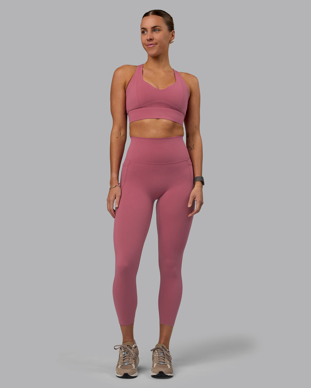 Woman wearing Elixir Ultra High-Rise 7/8 Legging Pockets - Mauve Haze | Model:Shae | Size:S