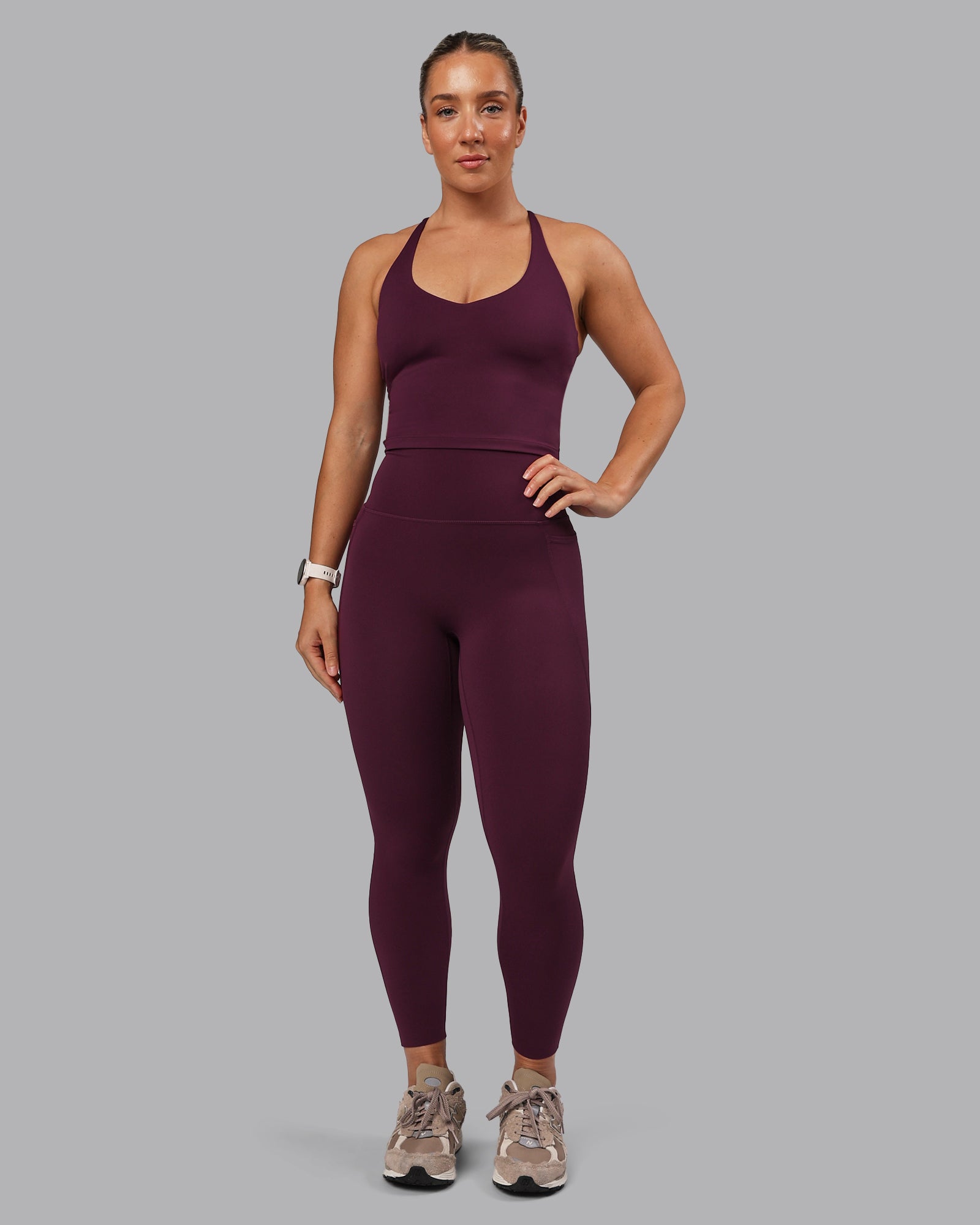 Woman wearing Elixir Ultra High-Rise 7/8 Legging Pockets - Cherry Lacquer | Model:Lyss | Size:S