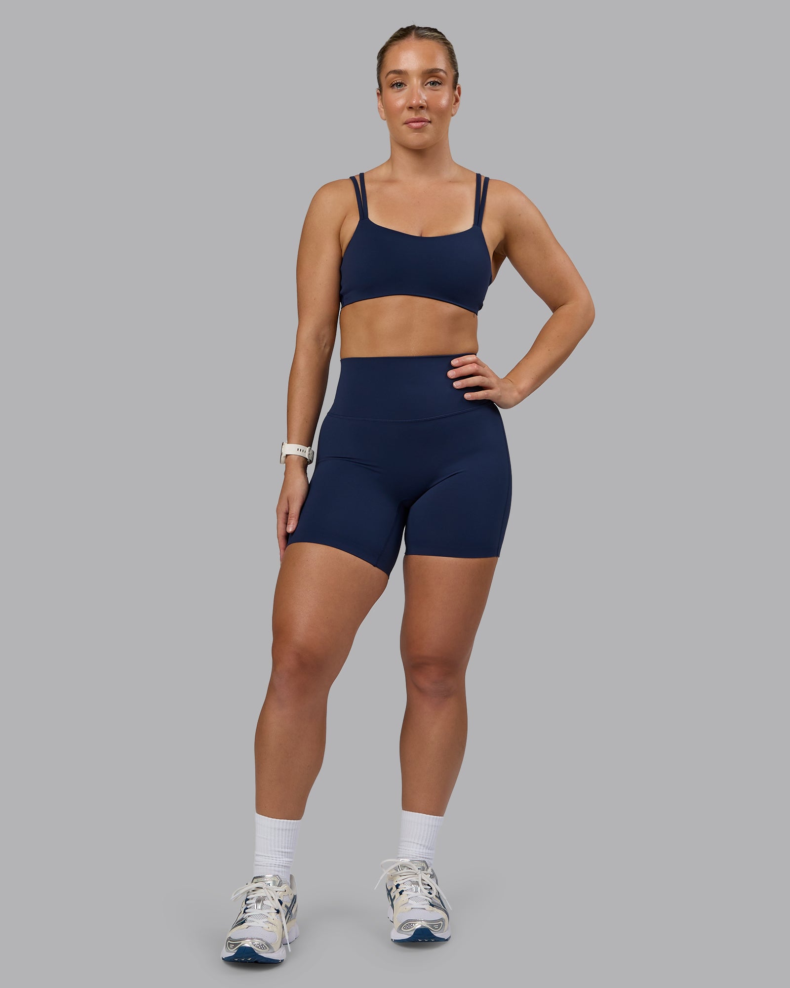Woman wearing Elixir Ultra High-Rise 6" Short - Future Navy  | Model:Lyss | Size:S