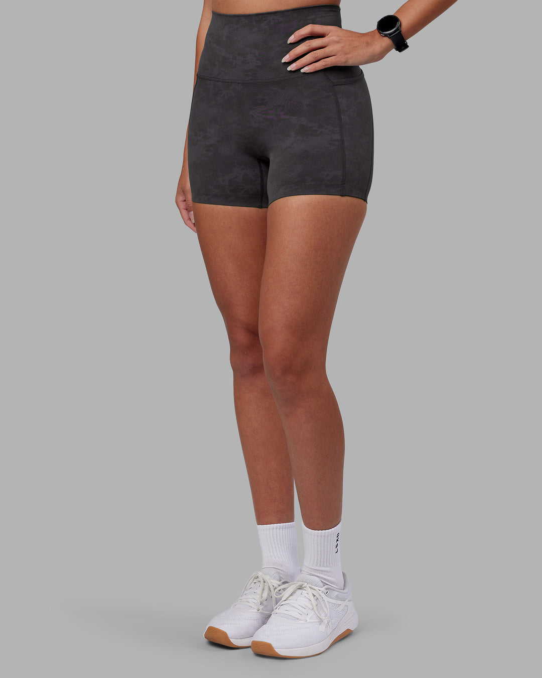 Woman wearing Elixir Ultra High-Rise 4" Short Pockets - Dark Storm Wash | Model:Rhiley | Size:S
