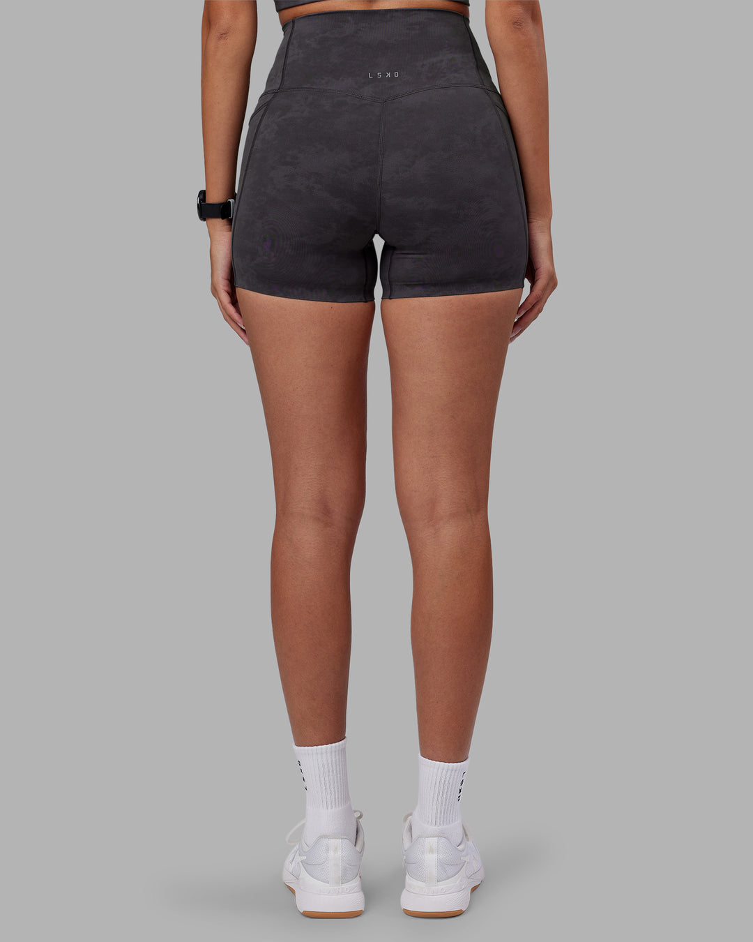 Woman wearing Elixir Ultra High-Rise 4&quot; Short Pockets - Dark Storm Wash | Model:Rhiley | Size:S