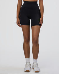 Woman wearing Elixir Ultra High-Rise 6" Short - Black | Model:Jordan | Size:S