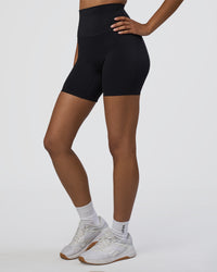 Woman wearing Elixir Ultra High-Rise 6" Short - Black | Model:Jordan | Size:S