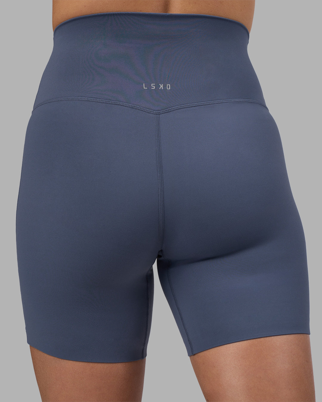 Woman wearing Elixir Ultra High-Rise 6&quot; Short - Night Shadow | Model:Phoebe | Size:S