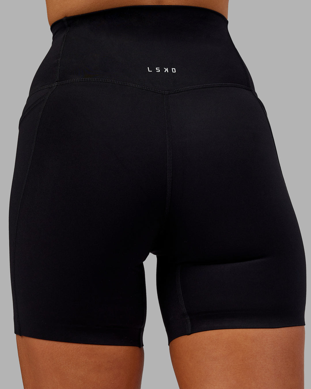 Woman wearing Elixir Ultra High-Rise 6&quot; Short Pockets - Black | Model:Kirstyn | Size:S