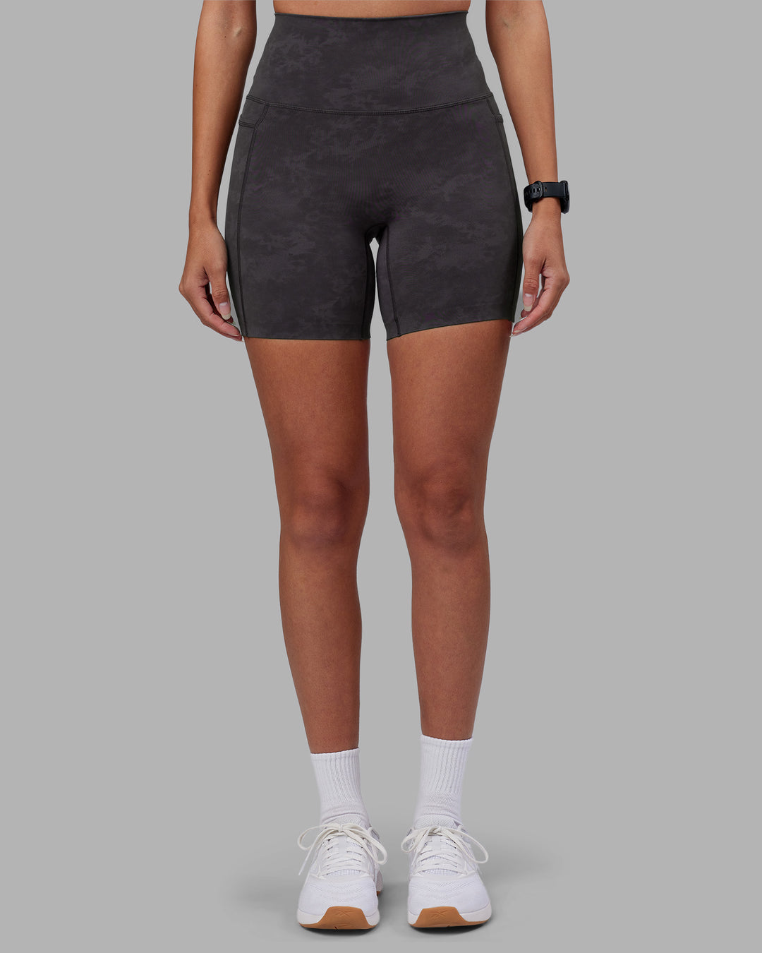 Woman wearing Elixir Ultra High-Rise 6&quot; Short Pockets - Dark Storm Wash | Model:Rhiley | Size:S