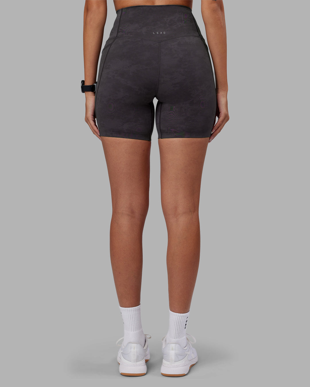 Woman wearing Elixir Ultra High-Rise 6&quot; Short Pockets - Dark Storm Wash | Model:Rhiley | Size:S