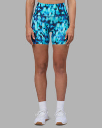 Woman wearing Elixir Ultra High-Rise 6" Short Pockets - Luminous | Model:Sophie | Size:S