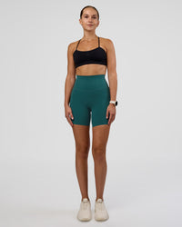Woman wearing Elixir Ultra High-Rise 6" Short Pockets - Transformative Teal | Model:Myrte | Size:S