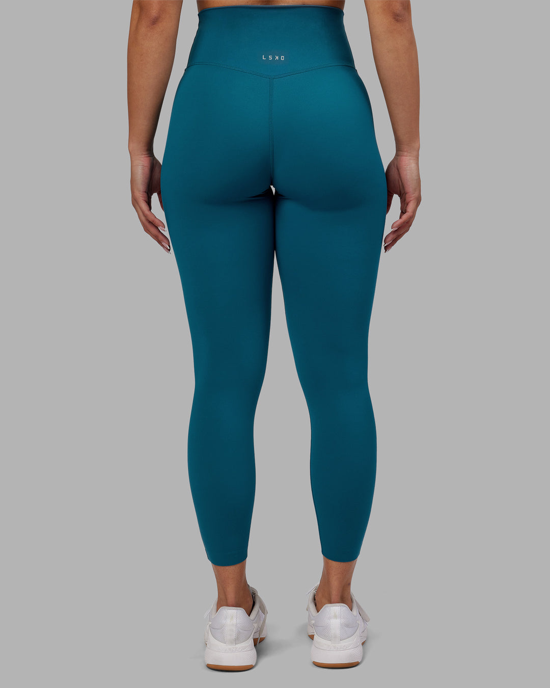 Woman wearing Elixir Ultra High-Rise 7/8 Legging - Blue Coral | Model:Ayla | Size:S