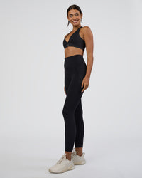 Woman wearing Elixir Ultra High-Rise 7/8 Legging Pockets - Black | Model:Ruby | Size:S