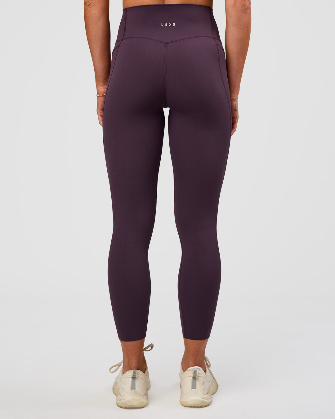 Woman wearing Elixir Ultra High-Rise 7/8 Legging Pockets - Midnight Plum | Model:Emelia | Size:S