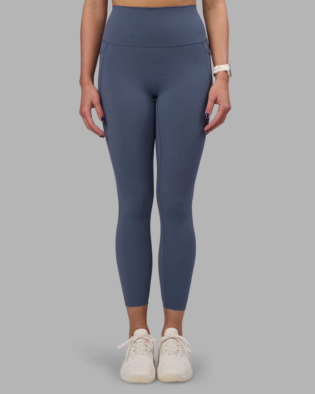 Woman wearing Elixir Ultra High-Rise 7/8 Legging Pockets - Night Shadow | Model:Phoebe | Size:S