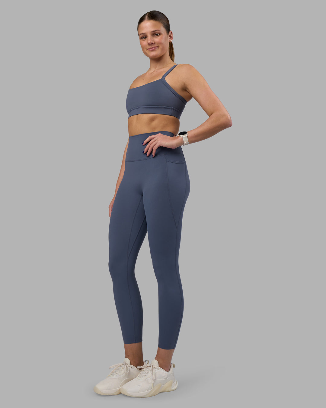 Woman wearing Elixir Ultra High-Rise 7/8 Legging Pockets - Night Shadow | Model:Phoebe | Size:S