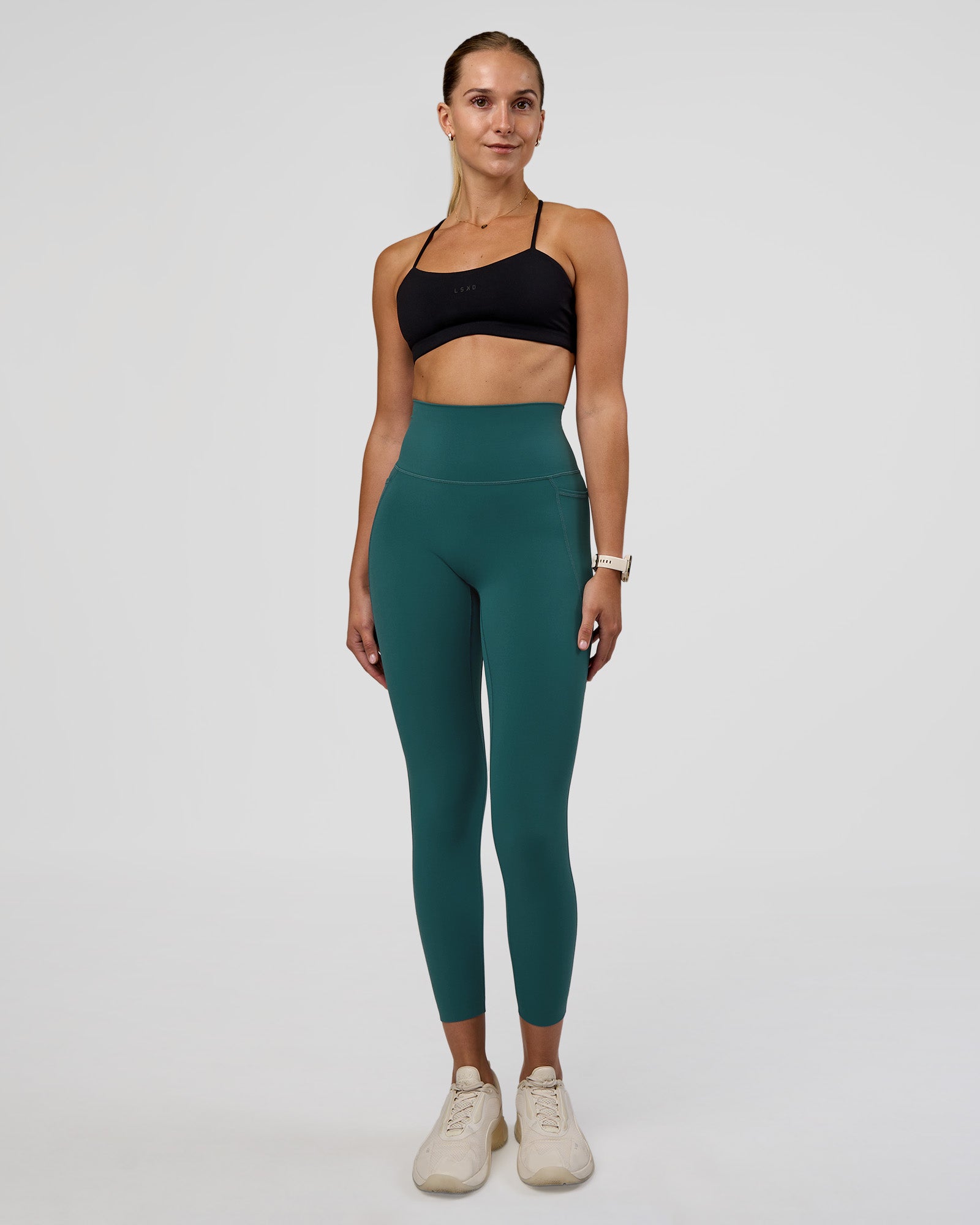 Woman wearing Elixir Ultra High-Rise 7/8 Legging Pockets - Transformative Teal | Model:Myrte | Size:S