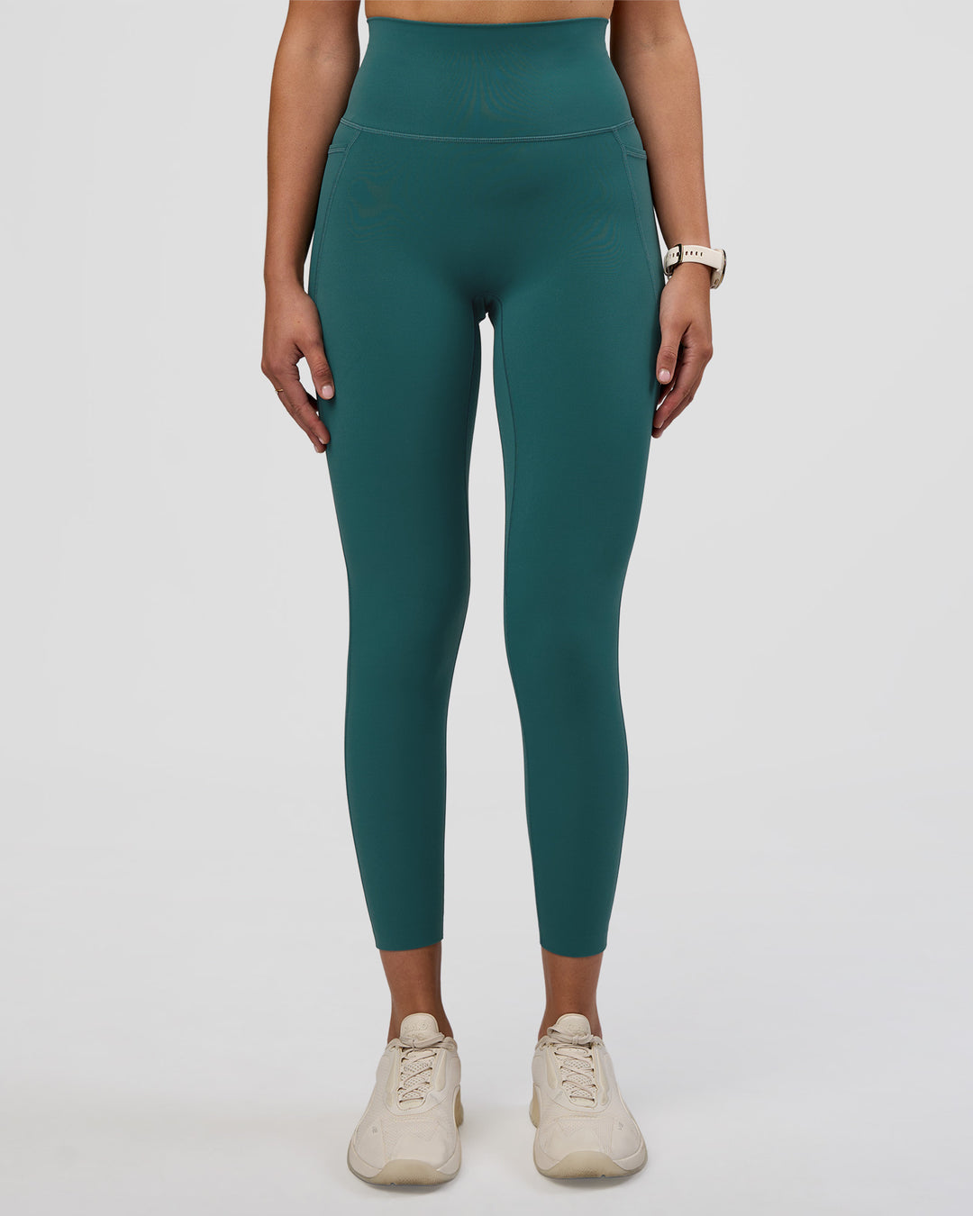 Woman wearing Elixir Ultra High-Rise 7/8 Legging Pockets - Transformative Teal | Model:Myrte | Size:S