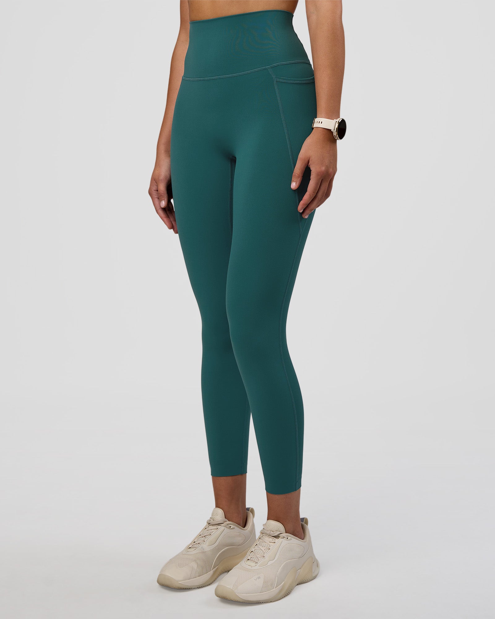 Woman wearing Elixir Ultra High-Rise 7/8 Legging Pockets - Transformative Teal | Model:Myrte | Size:S
