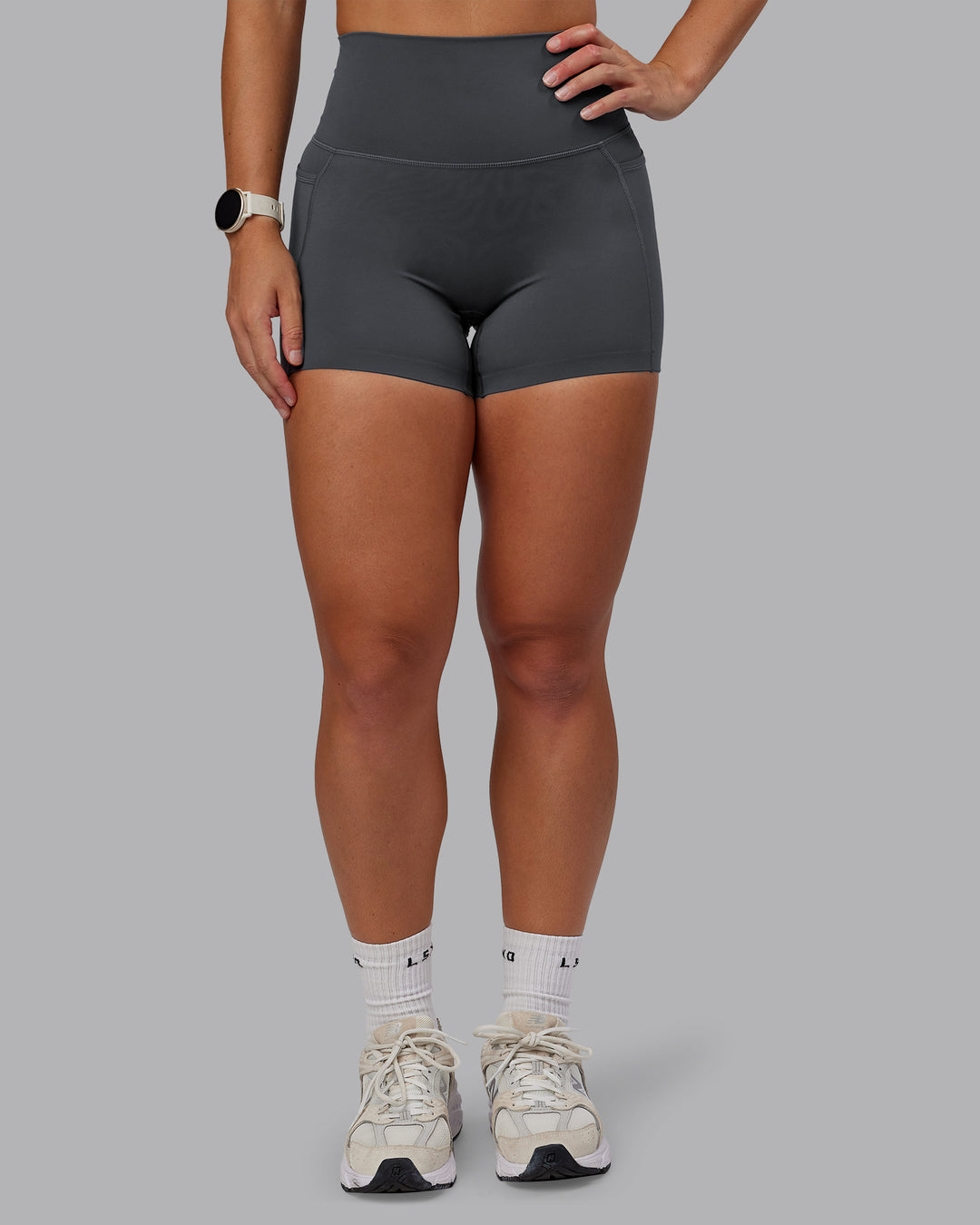 Woman wearing Elixir Ultra High-Rise 4" Short Pockets - Dark Storm | Model:Lyss | Size:S