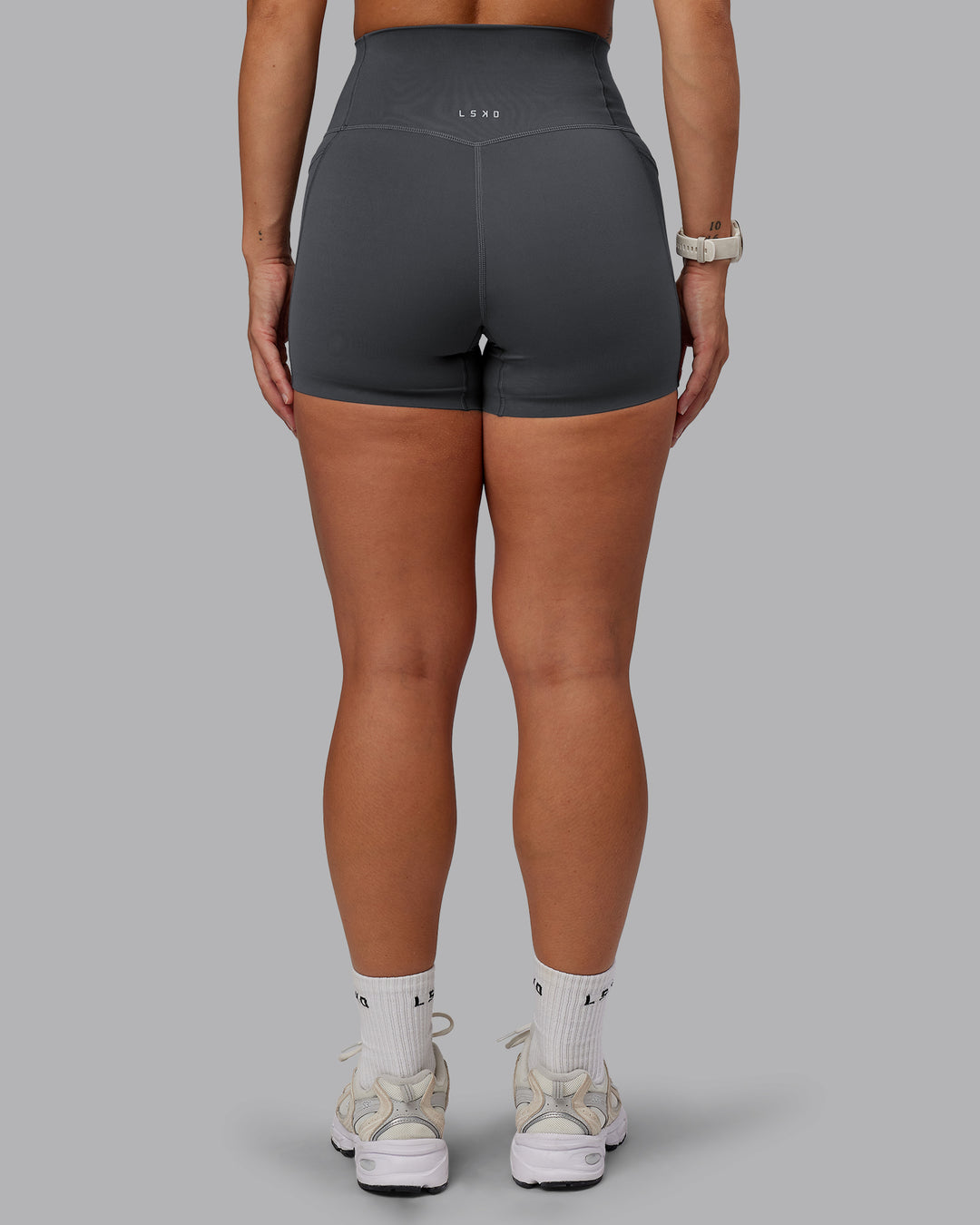 Woman wearing Elixir Ultra High-Rise 4&quot; Short Pockets - Dark Storm | Model:Lyss | Size:S