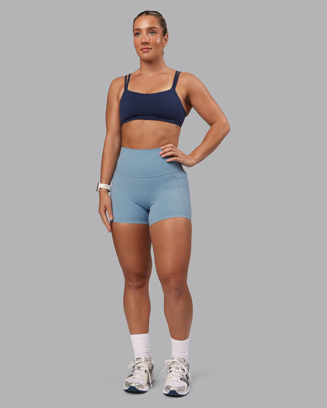 Woman wearing Elixir Ultra High-Rise 4" Short Pockets - Glacier Lake | Model:Lyss | Size:S