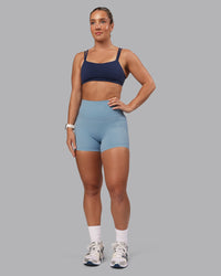 Woman wearing Elixir Ultra High-Rise 4" Short Pockets - Glacier Lake | Model:Lyss | Size:S