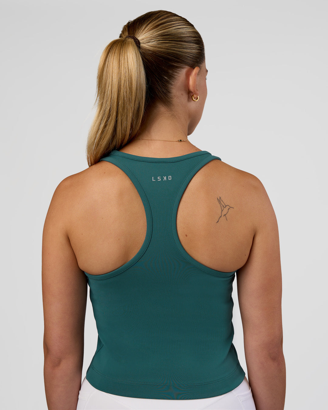 Woman wearing Flow Performance Tank 2.0 - Transformative Teal | Model:Myrte | Size:S