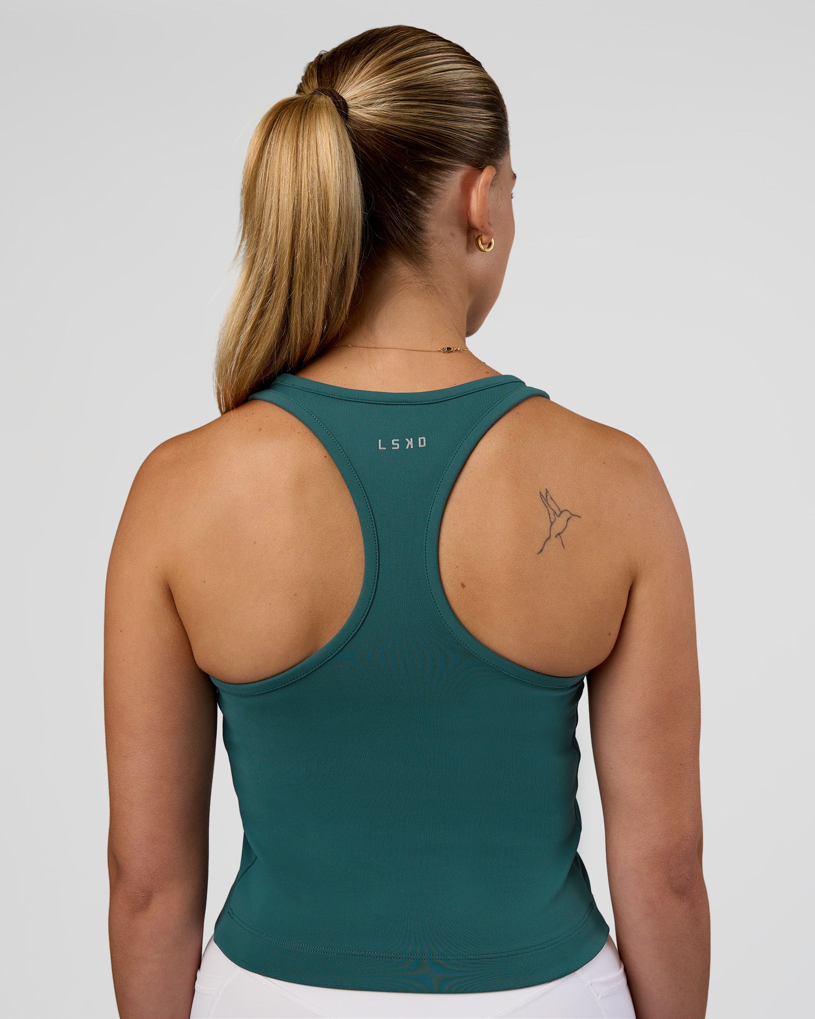 Woman wearing Flow Performance Tank 2.0 - Transformative Teal | Model:Myrte | Size:S