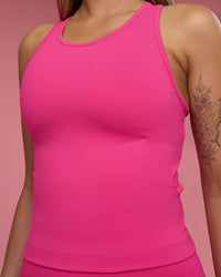Woman wearing Flow Performance Tank 2.0 - Ultra Pink | Model:Tianah | Size:S